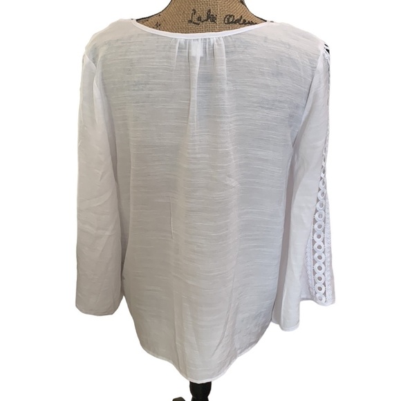 White‎ V-Neck Bell Sleeve Blouse with Eyelet Lace Trim Size M - Picture 3 of 9
